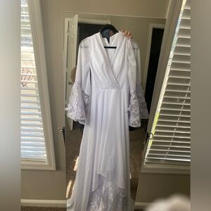 Wedding dress with lace sleeves size 6